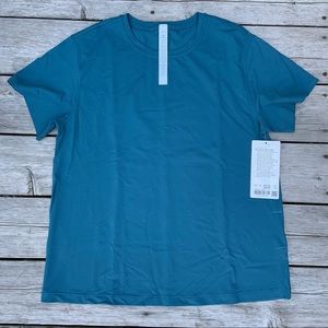 Lululemon Tee NWT size 6